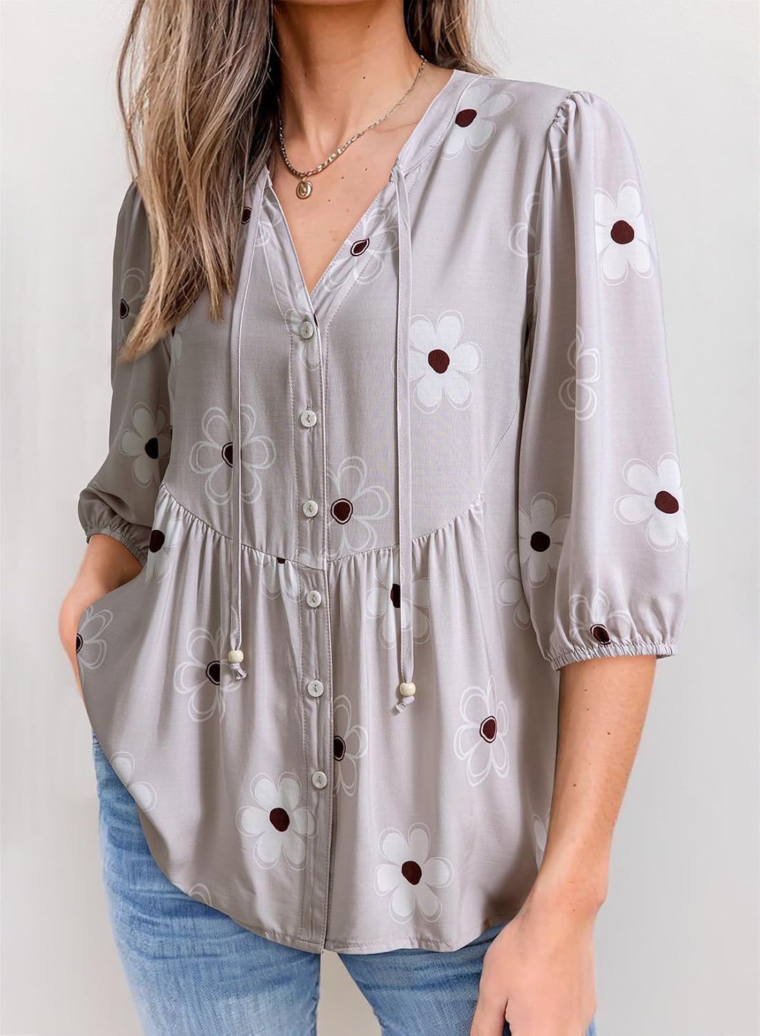 Camille Blusa floral con cuello V para mujer – botones frontales, corte péplum y estilo boho