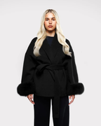 Livia Abrigo Largo Mujer – Mangas Faux Fur, Cinturón y Forro Cálido
