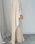 Robe maxi Estelle à effet cape pour femme – jupe plissée, coupe fluide et style formel