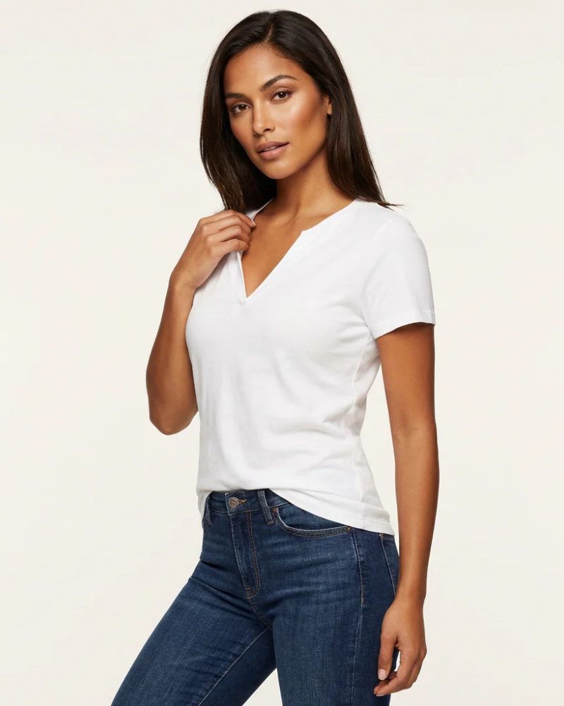 Abigail Camiseta Mujer – Escote en V, Manga Corta y Tejido Transpirable