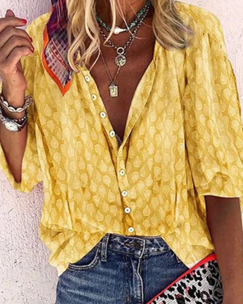 Cordelia Blusa Estampada Mujer – Cuello Abierto, Botones y Manga Corta